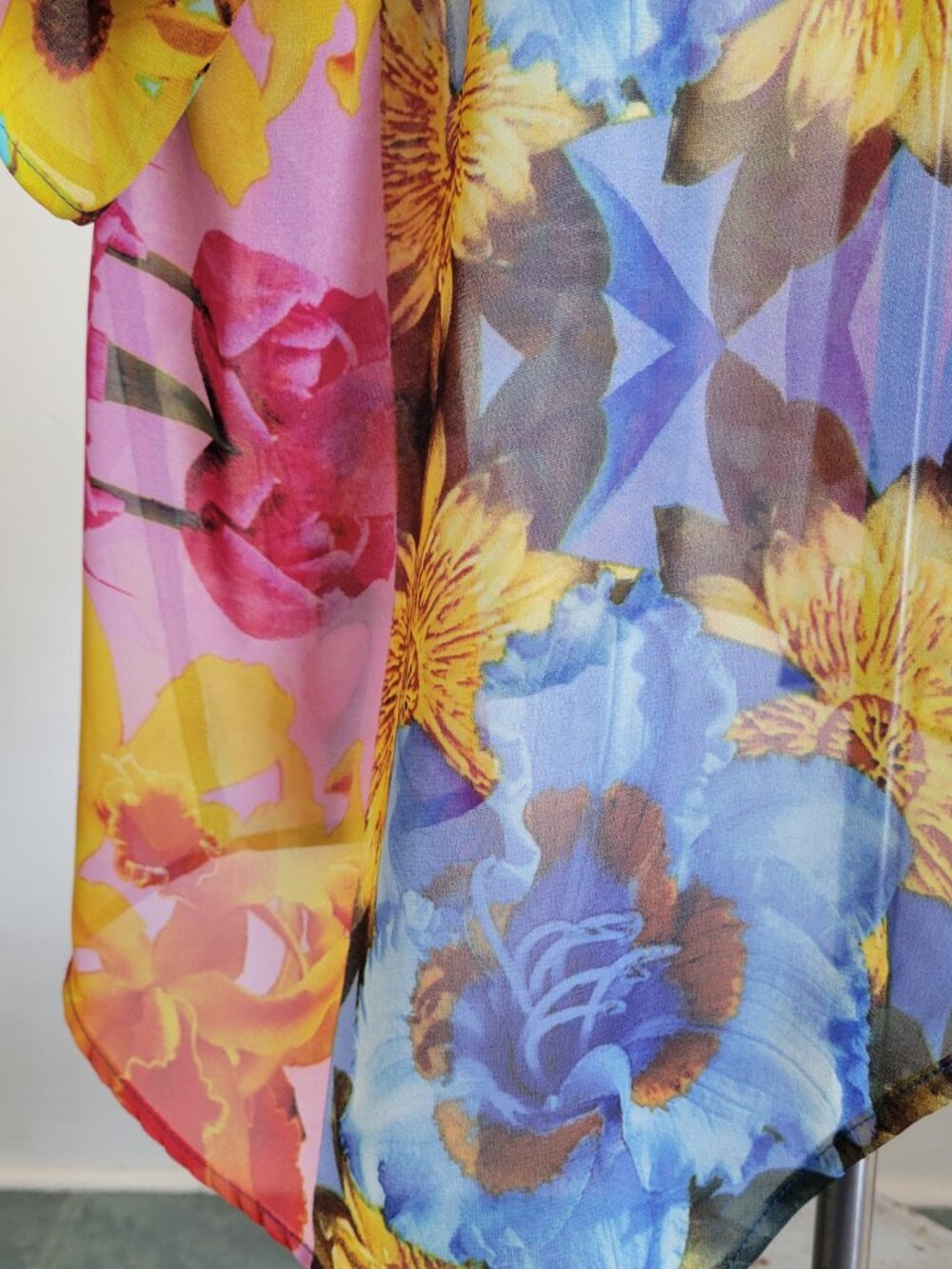 Vibrant Floral Art-to-Wear Sheer Kimono Jacket | S/M - Picture 6 of 16